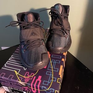 Kyrie 6 (GS) Boys Size 6.5Y